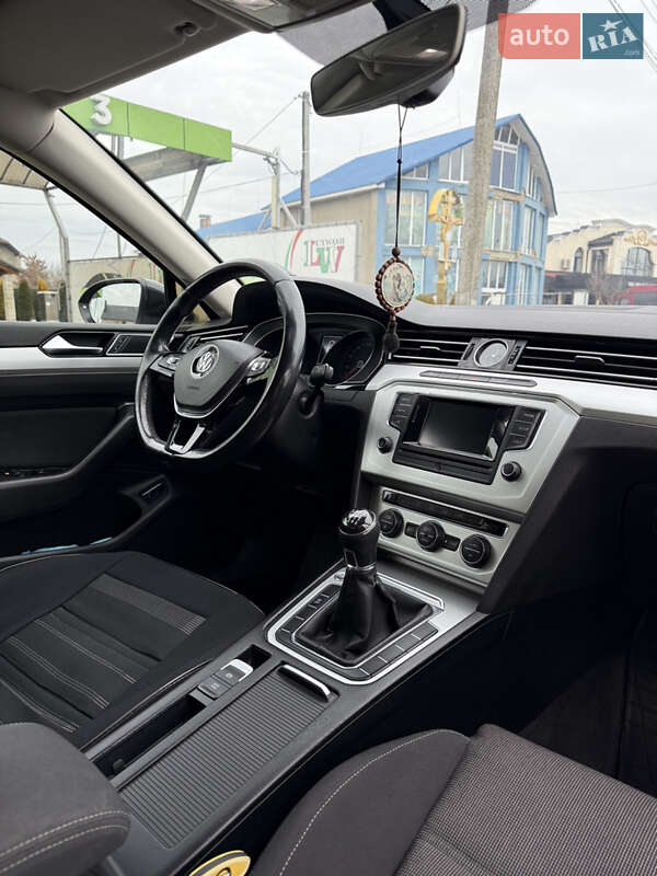 Седан Volkswagen Passat 2015 в Хусте
