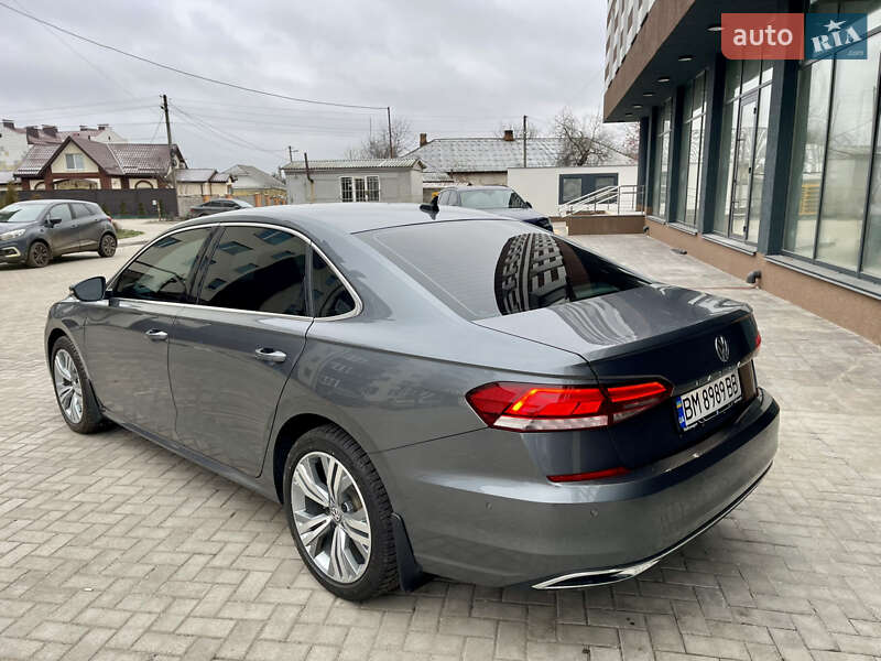 Седан Volkswagen Passat 2020 в Ромнах