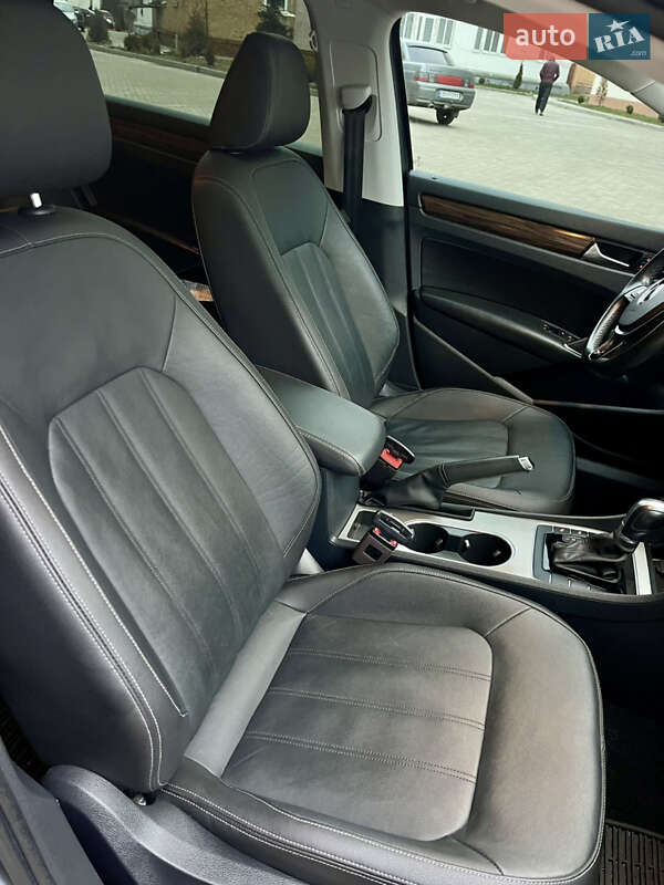Седан Volkswagen Passat 2020 в Ромнах