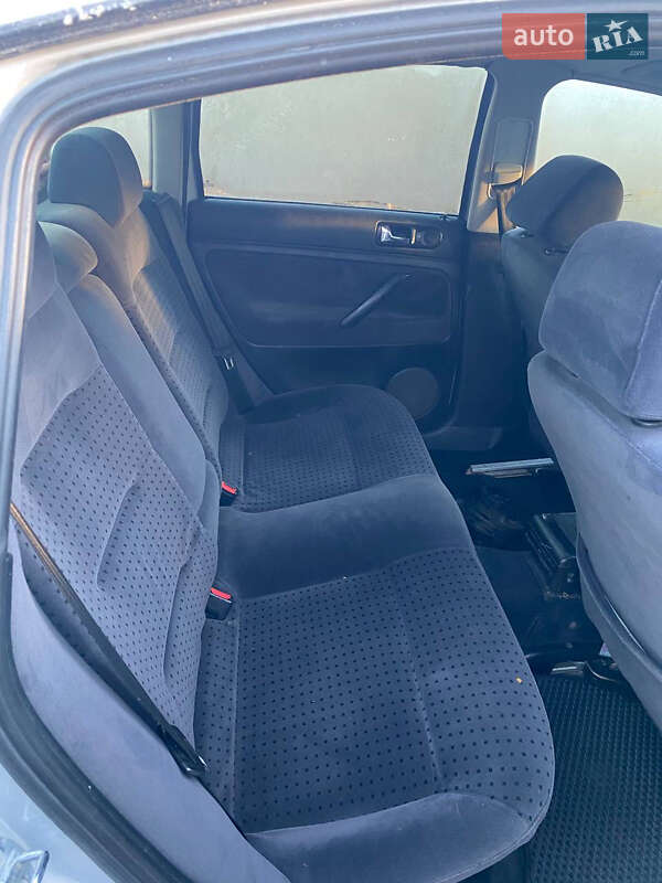 Седан Volkswagen Passat 1996 в Ратным