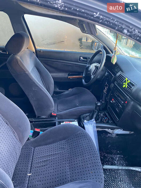 Седан Volkswagen Passat 1996 в Ратным