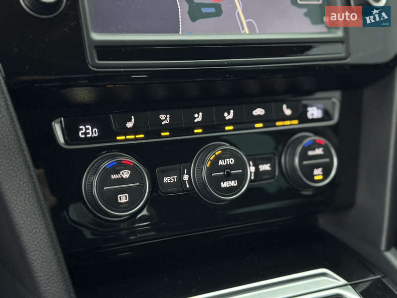 Седан Volkswagen Passat 2015 в Ровно