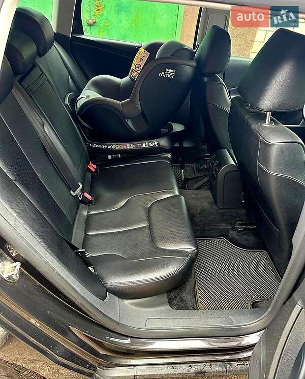 Універсал Volkswagen Passat 2010 в Києві