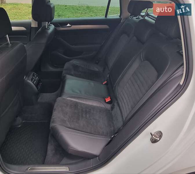 Універсал Volkswagen Passat 2015 в Чернівцях