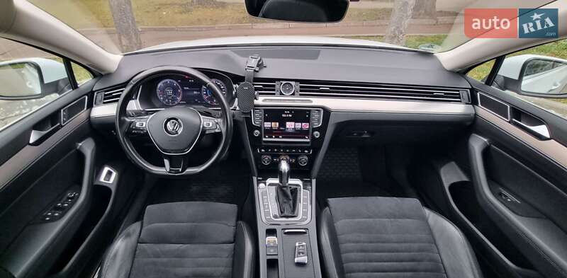 Універсал Volkswagen Passat 2015 в Чернівцях