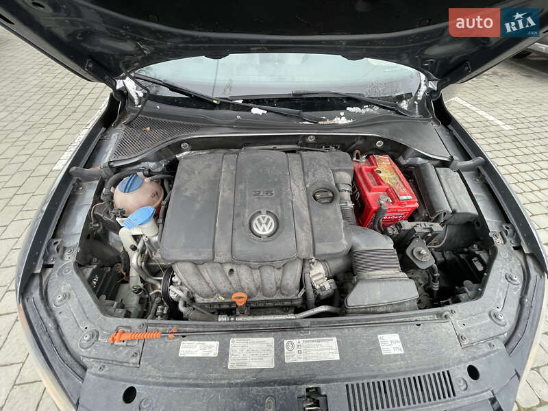 Седан Volkswagen Passat 2012 в Львове