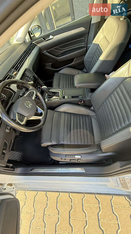 Універсал Volkswagen Passat 2022 в Вараші