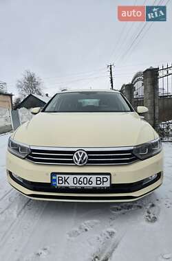 Седан Volkswagen Passat 2016 в Корце