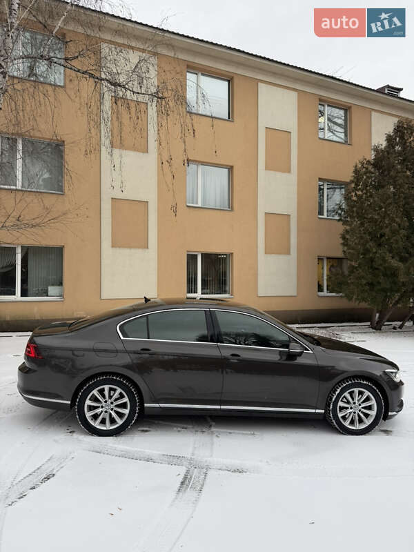Седан Volkswagen Passat 2015 в Киеве