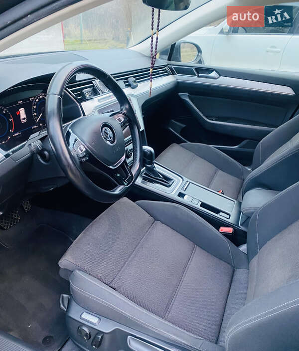 Универсал Volkswagen Passat 2018 в Ужгороде фото 10 Универсал Volkswagen Passat 2018 в Ужгороде