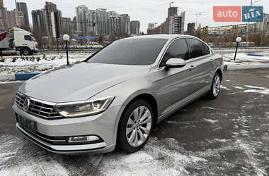 Седан Volkswagen Passat 2015 в Киеве