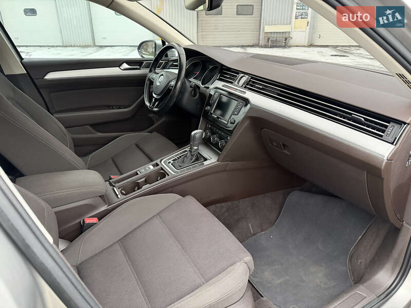 Седан Volkswagen Passat 2015 в Киеве