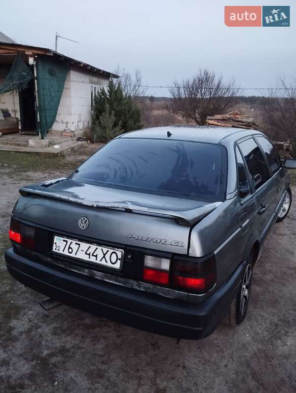 Седан Volkswagen Passat 1991 в Каневі