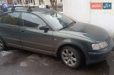 Седан Volkswagen Passat 1998 в Киеве
