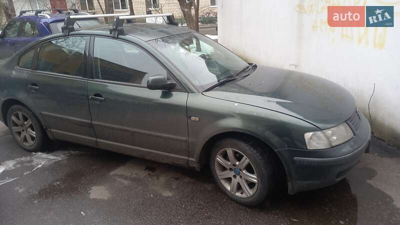 Седан Volkswagen Passat 1998 в Киеве