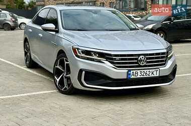 Седан Volkswagen Passat 2020 в Житомире