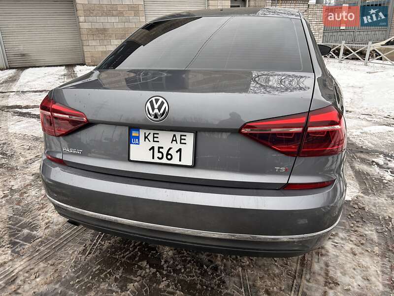 Седан Volkswagen Passat 2017 в Днепре