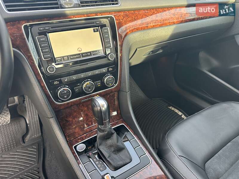 Седан Volkswagen Passat 2012 в Луцке