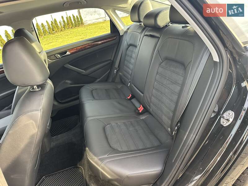 Седан Volkswagen Passat 2012 в Луцке