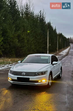 Седан Volkswagen Passat 2015 в Умани