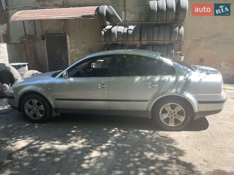 Седан Volkswagen Passat 2002 в Городенці