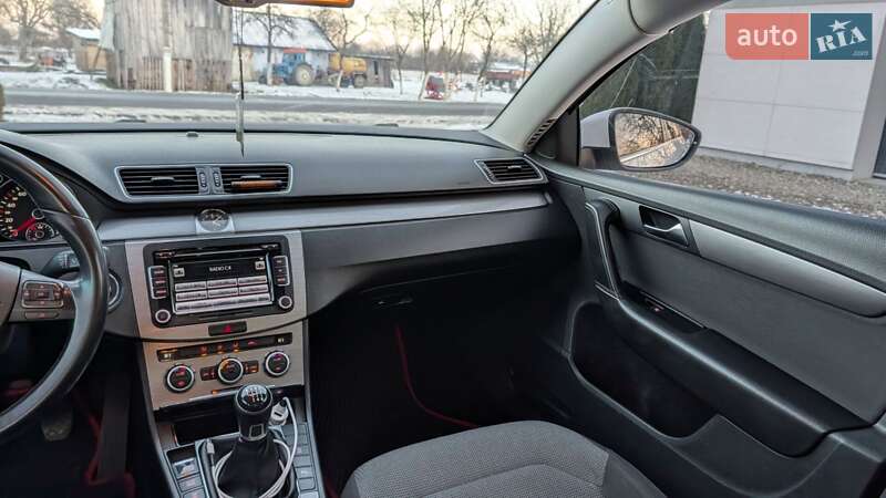 Седан Volkswagen Passat 2013 в Ивано-Франковске