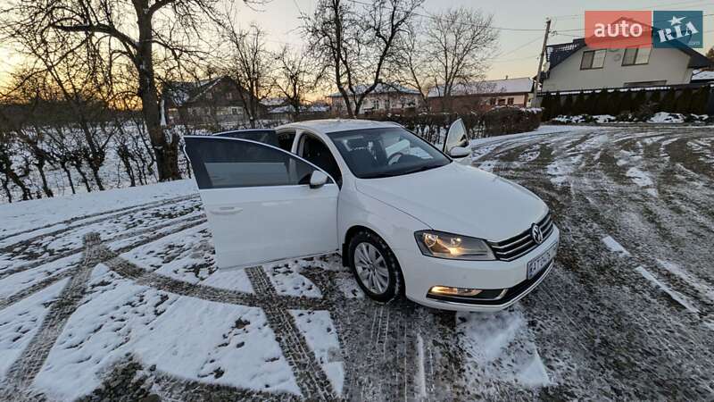 Седан Volkswagen Passat 2013 в Ивано-Франковске