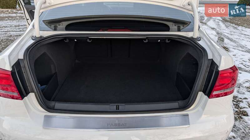 Седан Volkswagen Passat 2013 в Ивано-Франковске