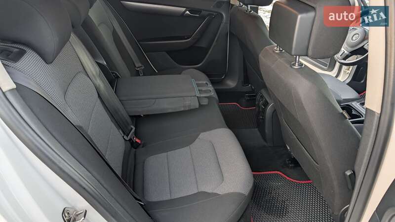 Седан Volkswagen Passat 2013 в Ивано-Франковске