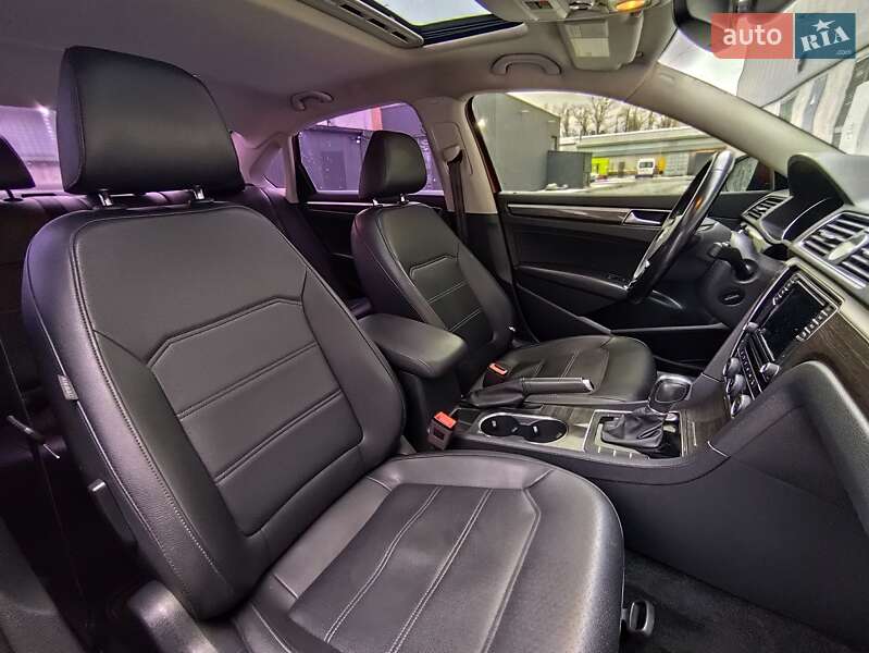 Седан Volkswagen Passat 2017 в Києві