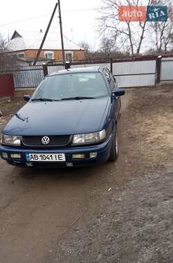 Седан Volkswagen Passat 1993 в Немирові