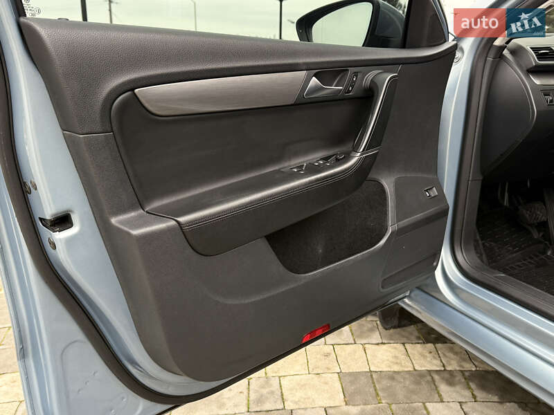 Универсал Volkswagen Passat 2012 в Дрогобыче