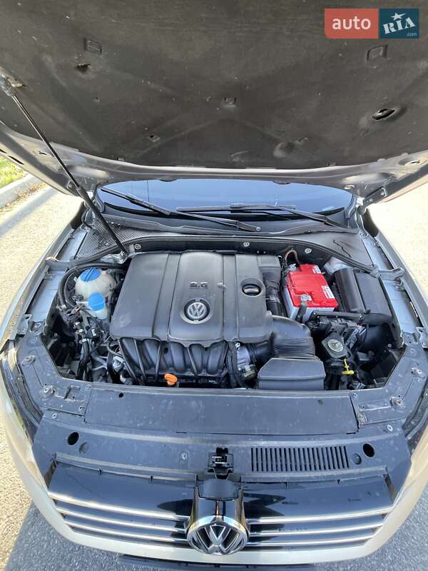 Седан Volkswagen Passat 2013 в Харькове