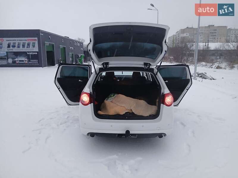 Універсал Volkswagen Passat 2010 в Львові