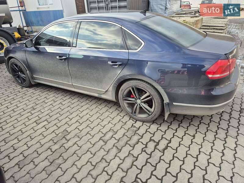 Седан Volkswagen Passat 2014 в Ужгороді