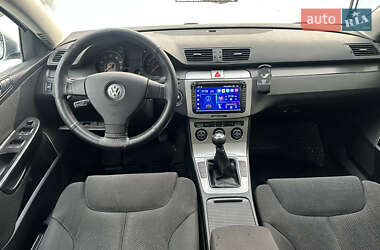 Седан Volkswagen Passat 2006 в Волочиске