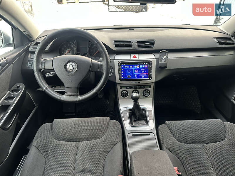 Седан Volkswagen Passat 2006 в Волочиську