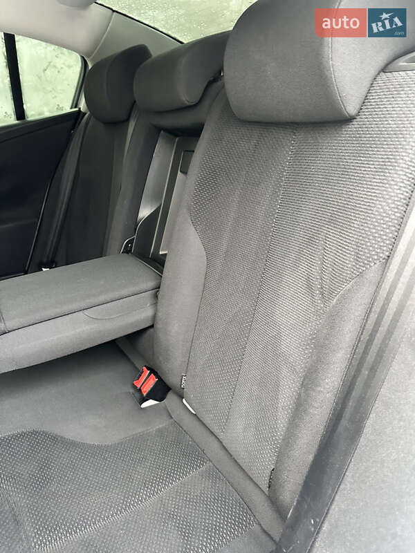 Седан Volkswagen Passat 2006 в Волочиську