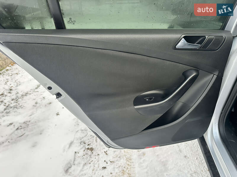 Седан Volkswagen Passat 2006 в Волочиську