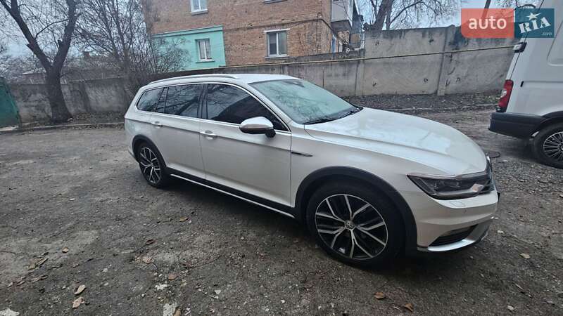Універсал Volkswagen Passat 2016 в Зіньківі