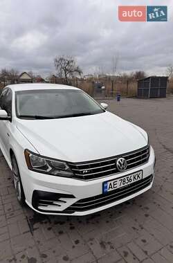 Седан Volkswagen Passat 2016 в Днепре