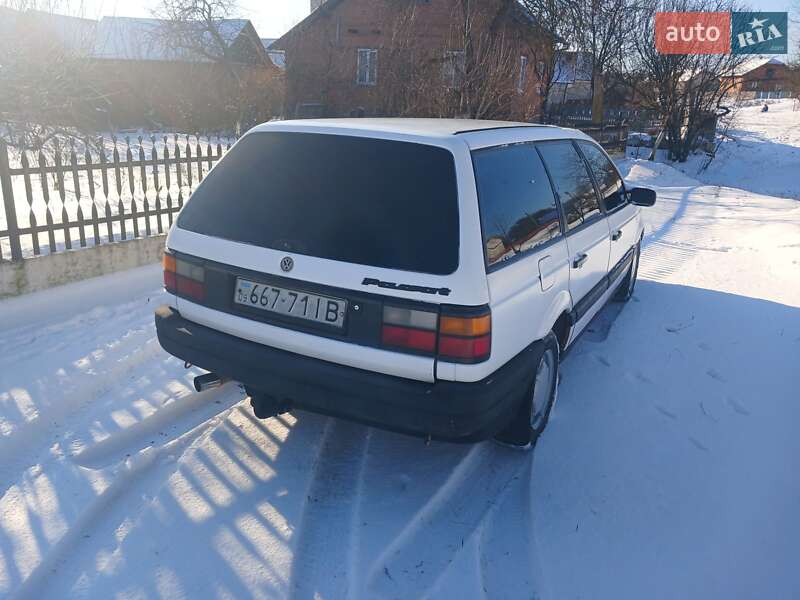 Універсал Volkswagen Passat 1992 в Монастириській