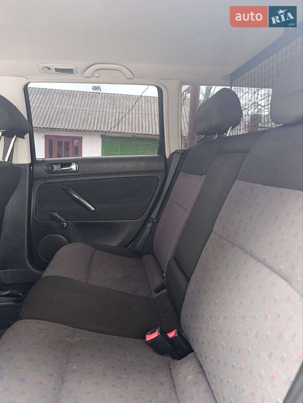 Універсал Volkswagen Passat 1997 в Новояворівську