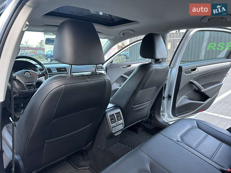 Седан Volkswagen Passat 2018 в Одессе