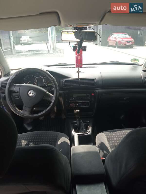 Універсал Volkswagen Passat 2000 в Рівному