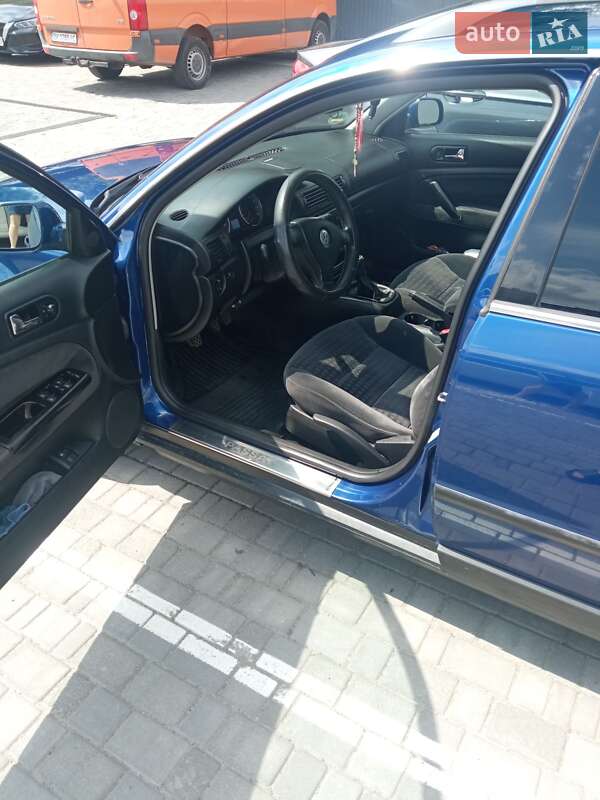 Універсал Volkswagen Passat 2000 в Рівному