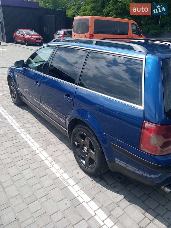 Універсал Volkswagen Passat 2000 в Рівному