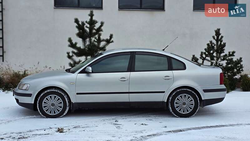 Седан Volkswagen Passat 1997 в Луцке