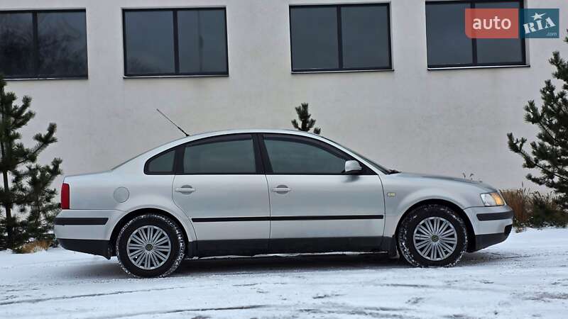 Седан Volkswagen Passat 1997 в Луцке