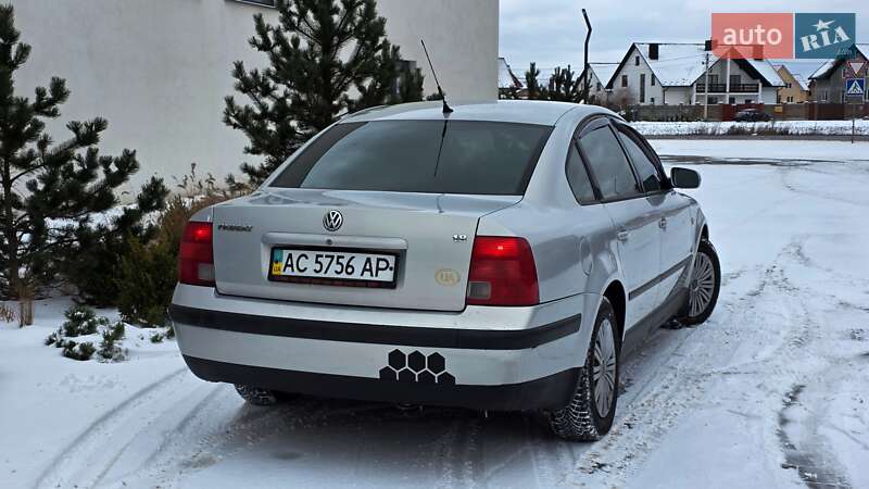 Седан Volkswagen Passat 1997 в Луцке